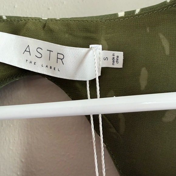 NWT ASTR olive cropped blouse - Picture 6 of 6